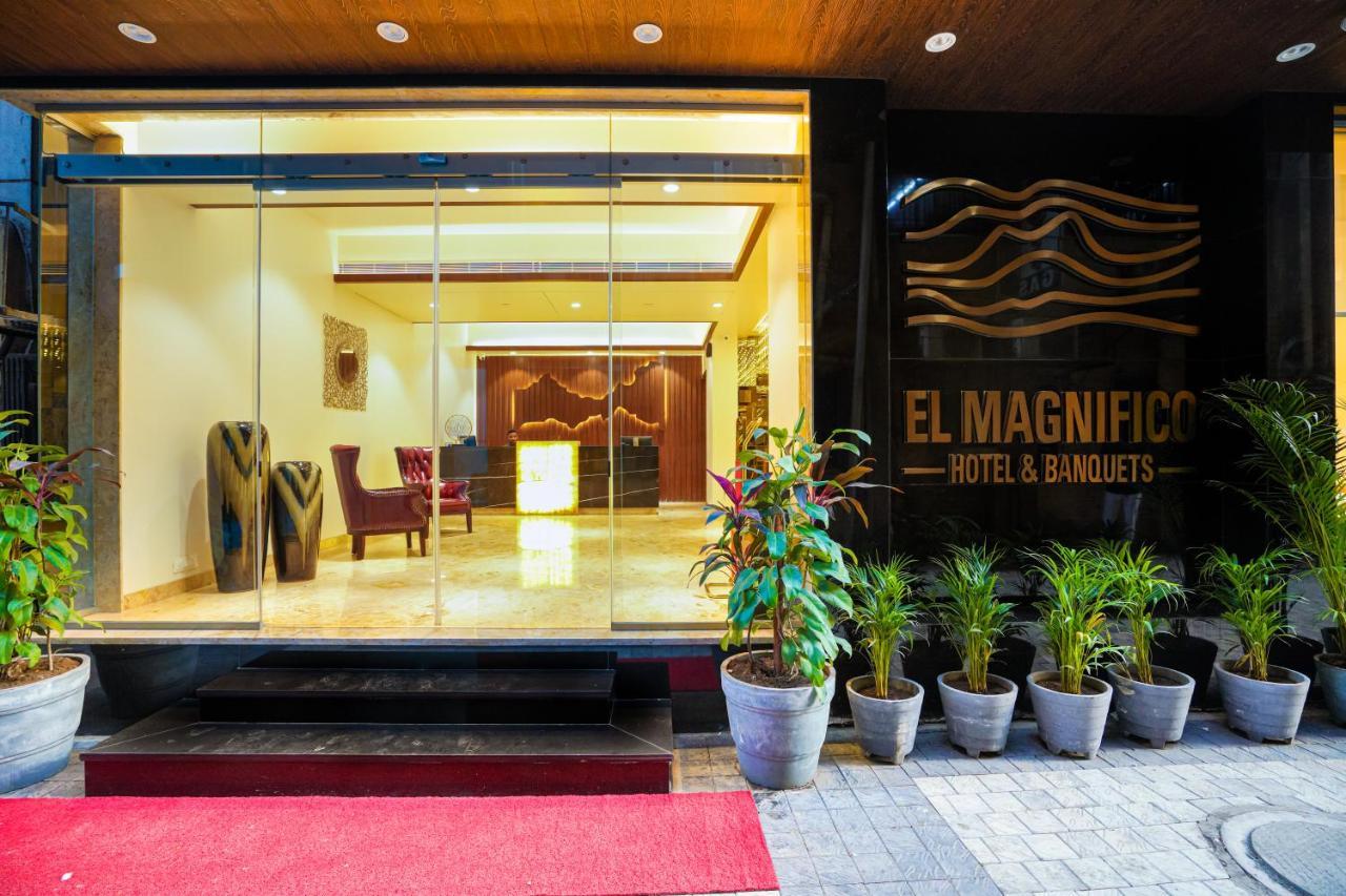 Hotel El Magnifico Súrat Exteriér fotografie